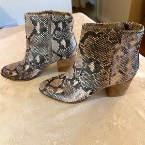 Carlos Santana Black and Gray Patterned Ankle Boots Sz 10 Gorgeous